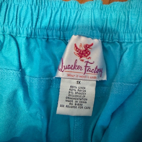 Blue capri and short sleeve zip up set - Picture 3 of 7